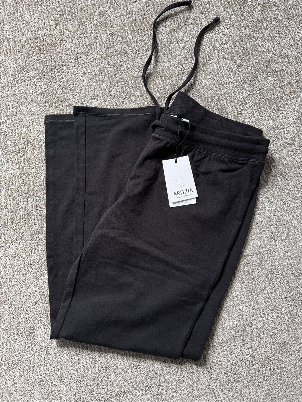 Aritzia Black Capri Joggers with Drawstring Waist